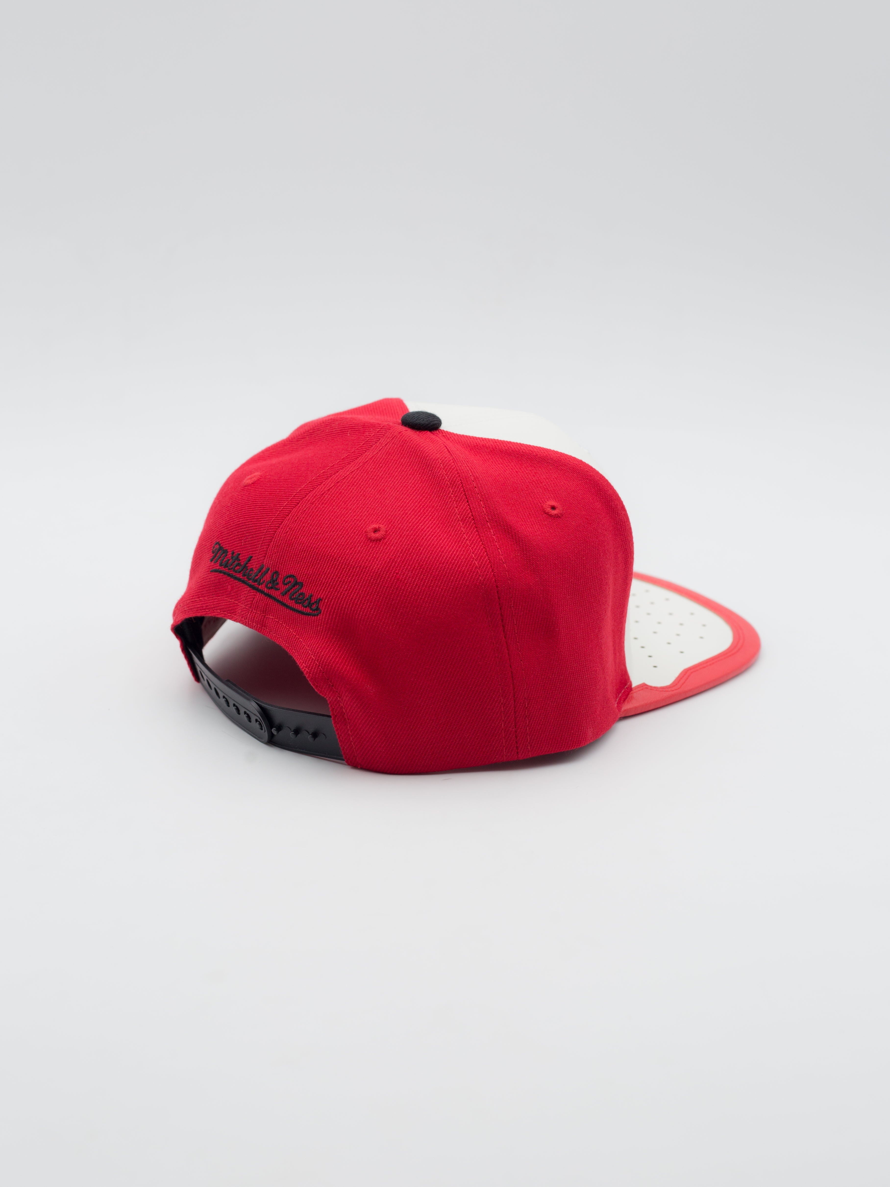 Day 1 Chicago Bulls Snapback White/Red