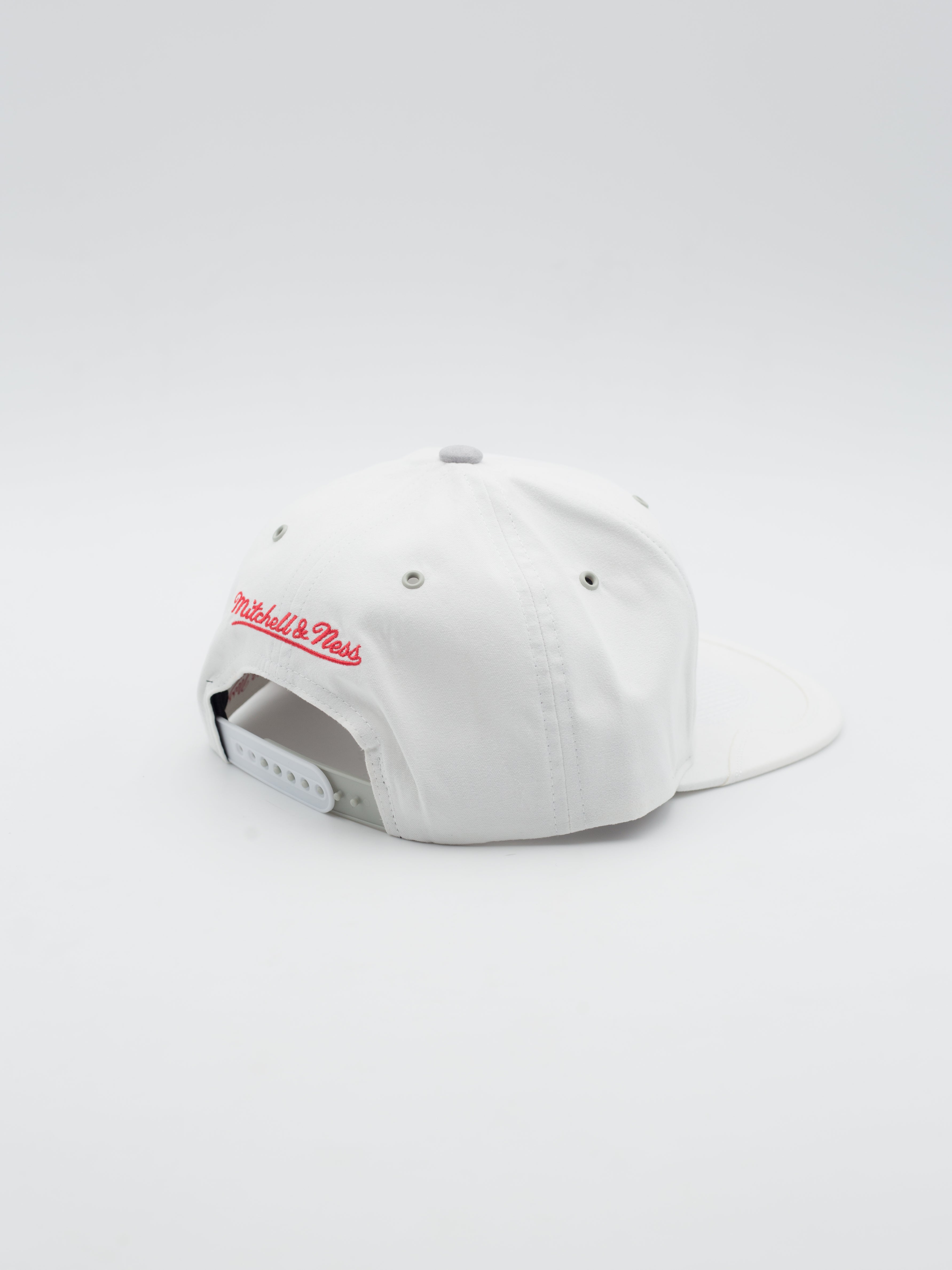 Day 4 Chicago Bulls Snapback White