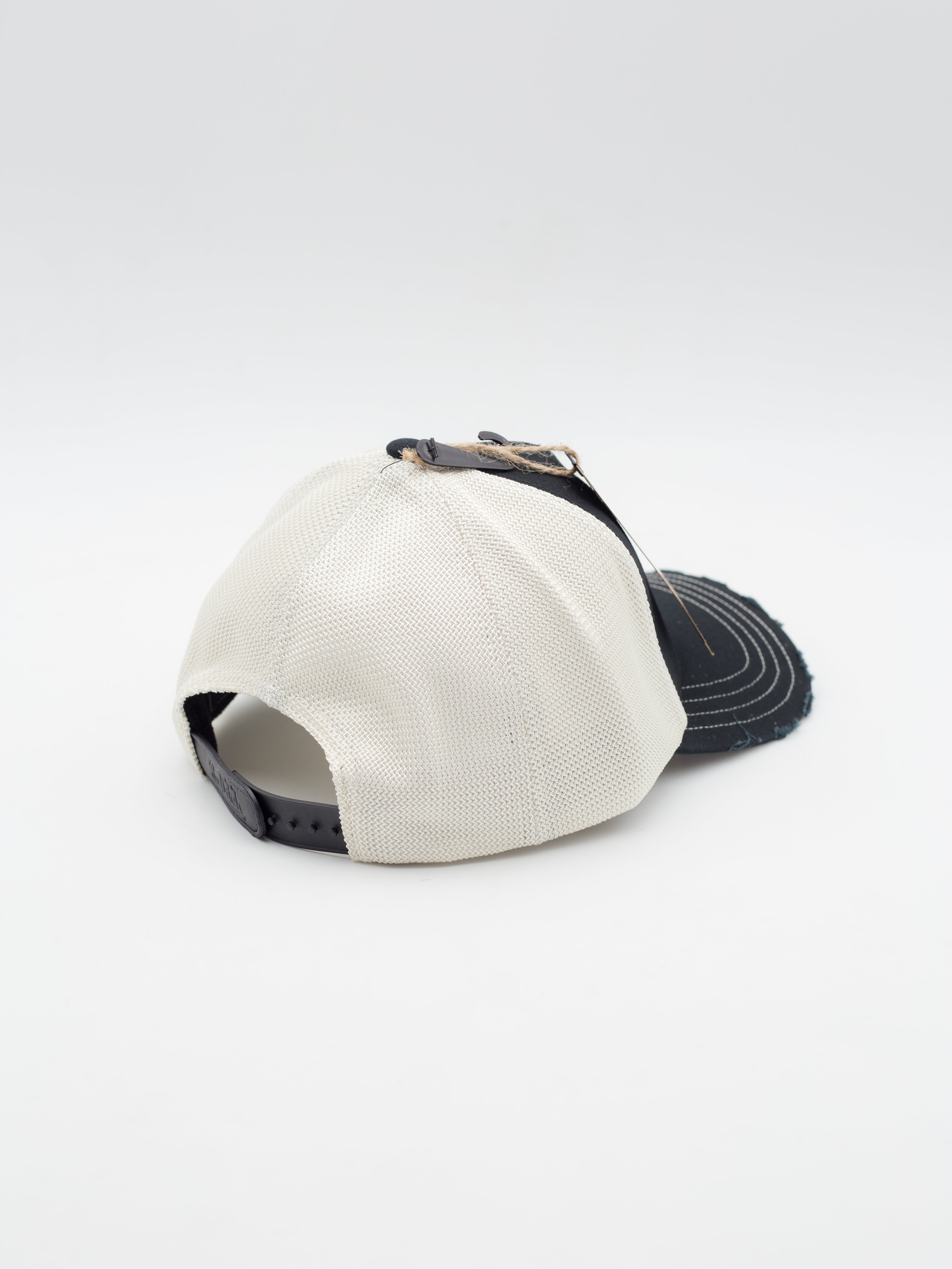 WILD/06 Trucker Black/White