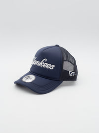 9FORTY Script New York Yankees Trucker Navy