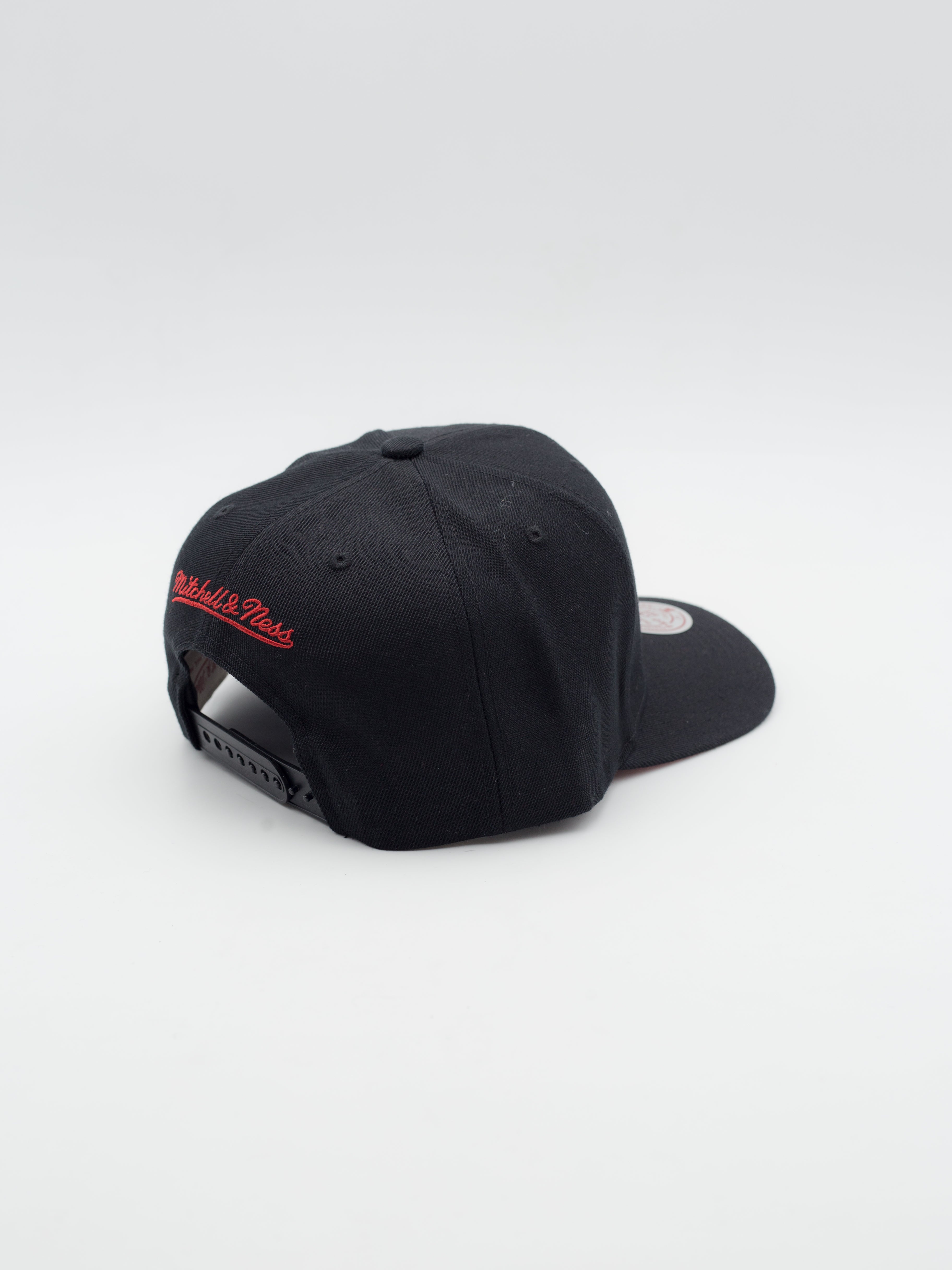 Pro Crown Chicago Bulls Snapback Black