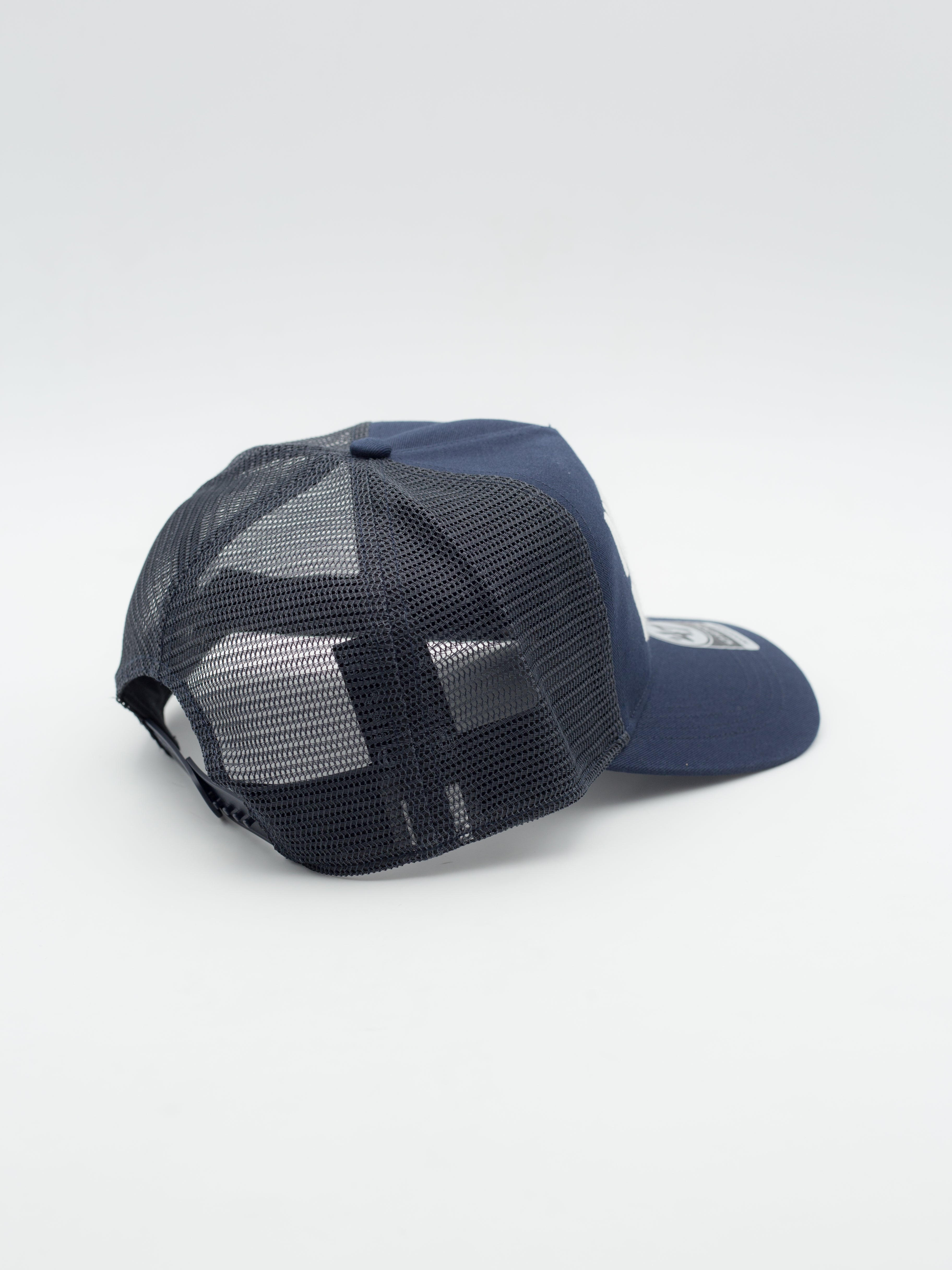 HITCH Contemporary New York Yankees Trucker Snapback Navy