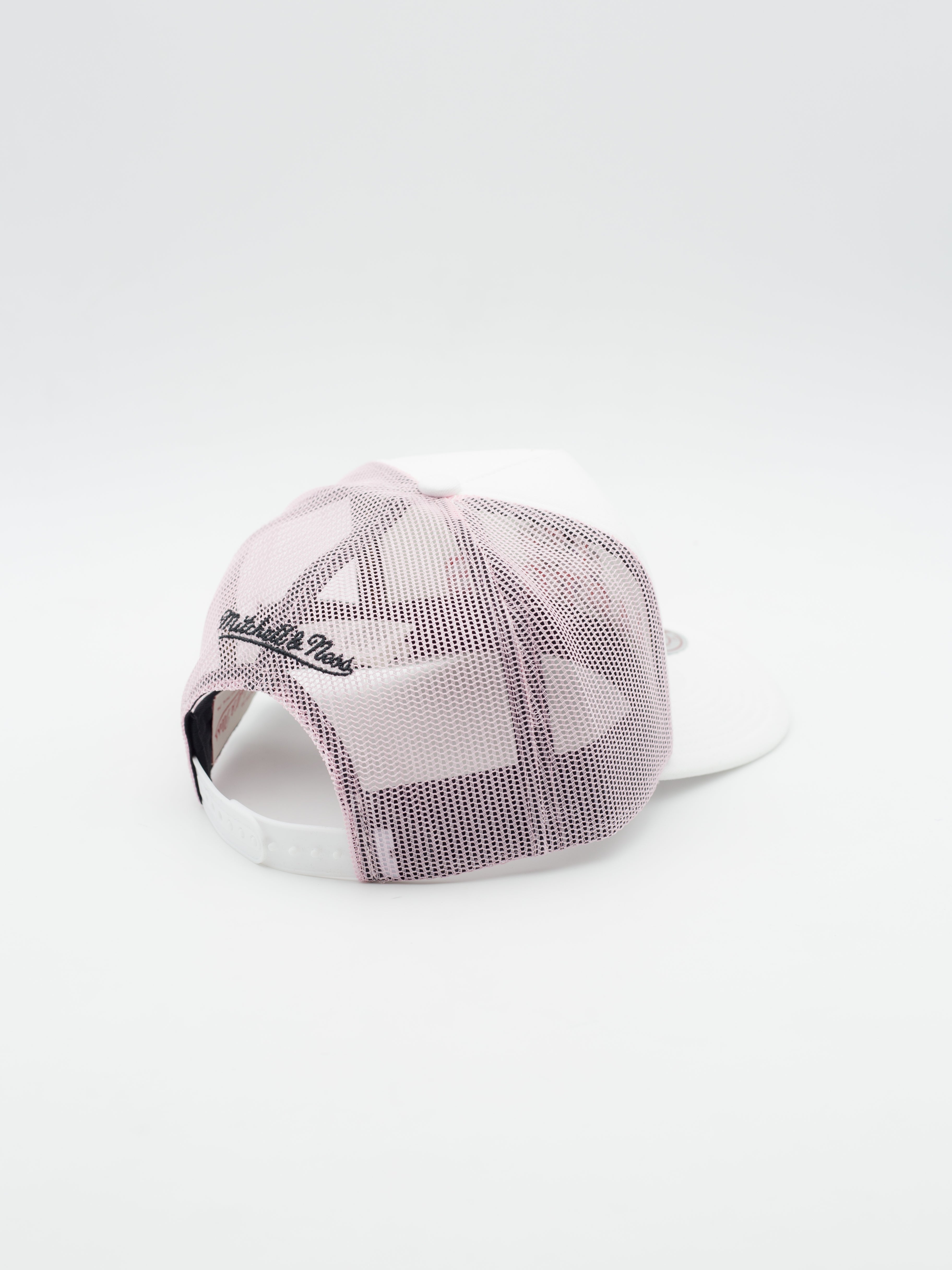 Much Love Toronto Raptors Trucker White/Pink