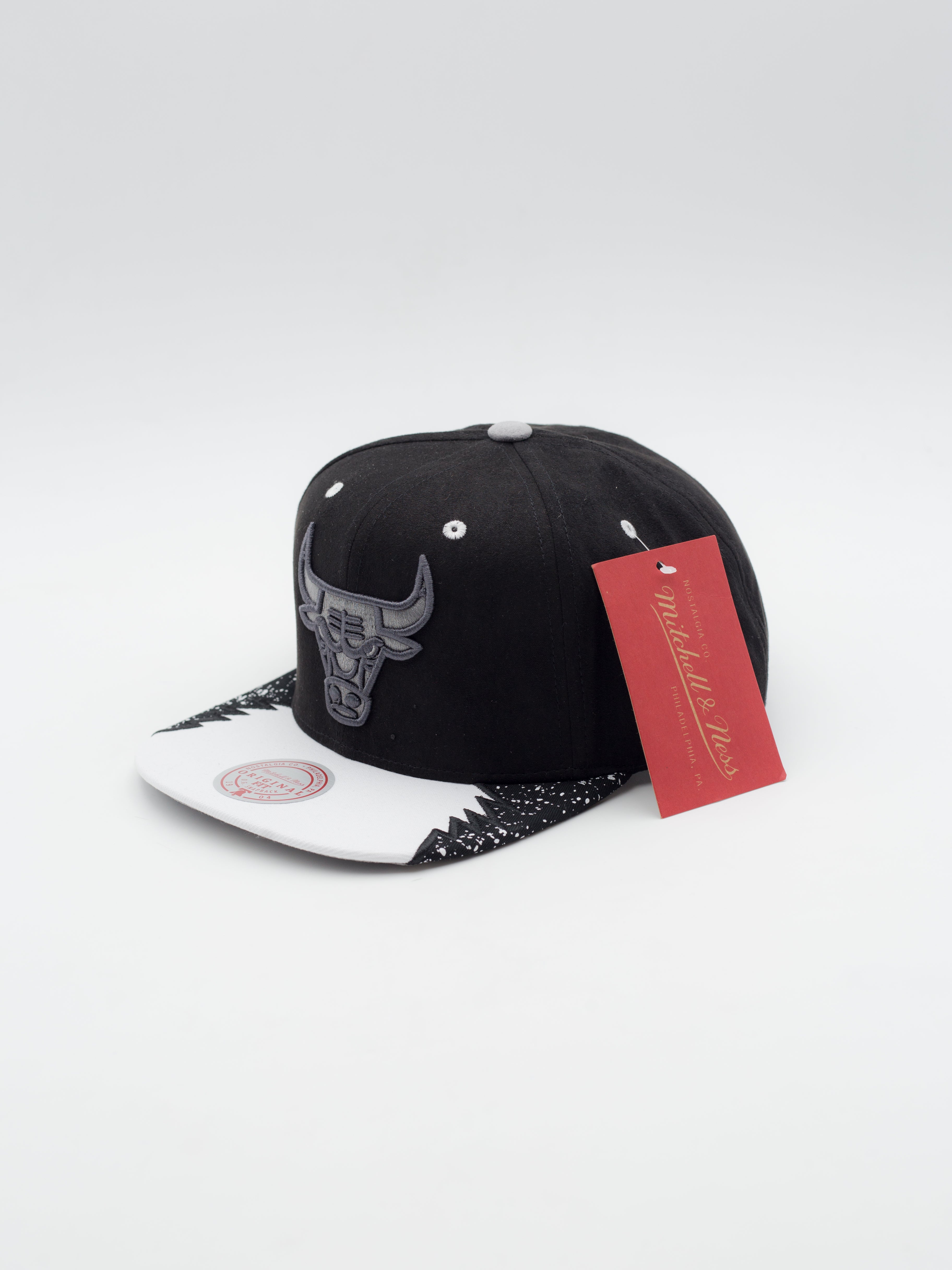 Day 5 Chicago Bulls Snapback Black/White