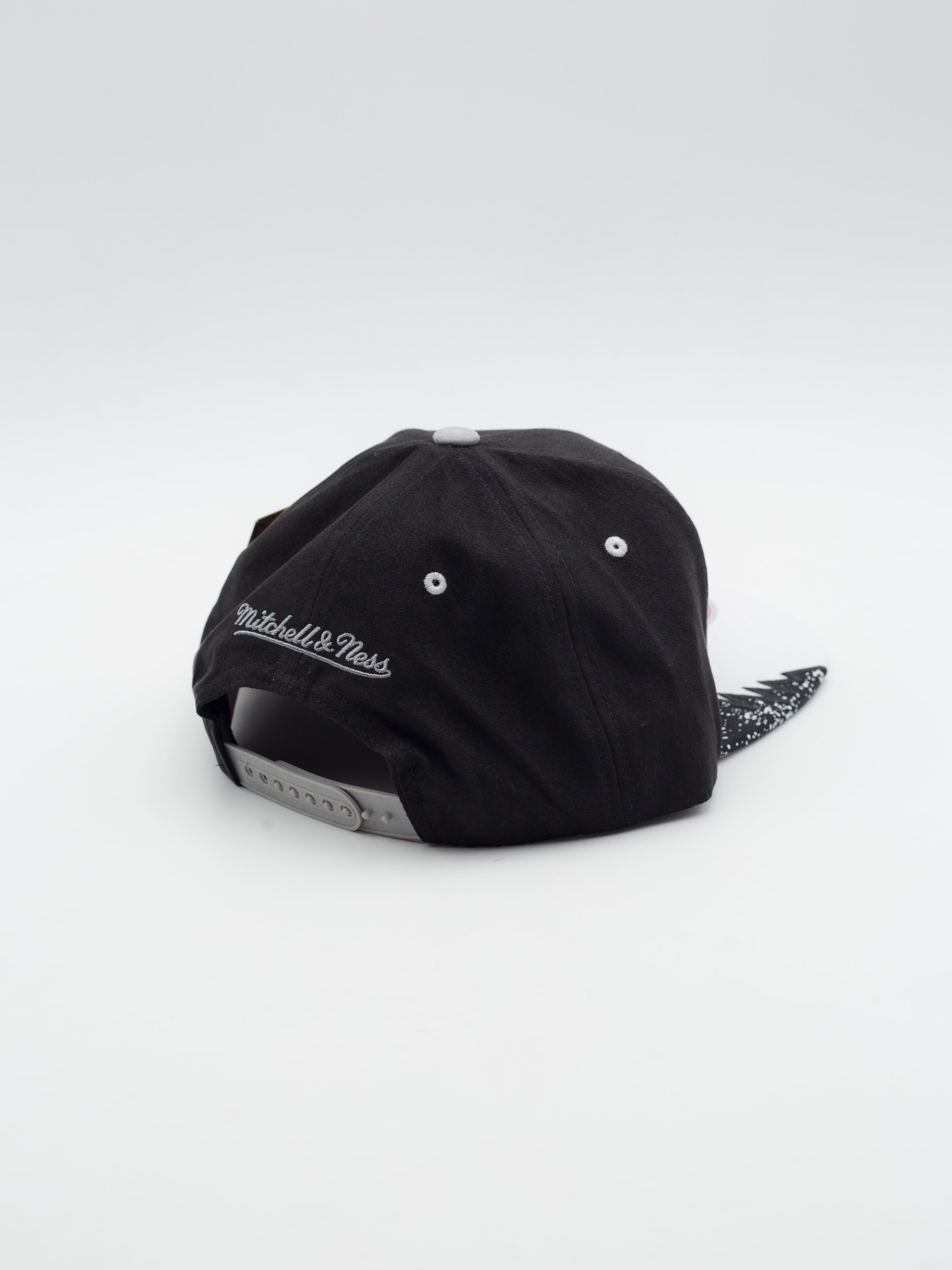 Day 5 Chicago Bulls Snapback Black/White