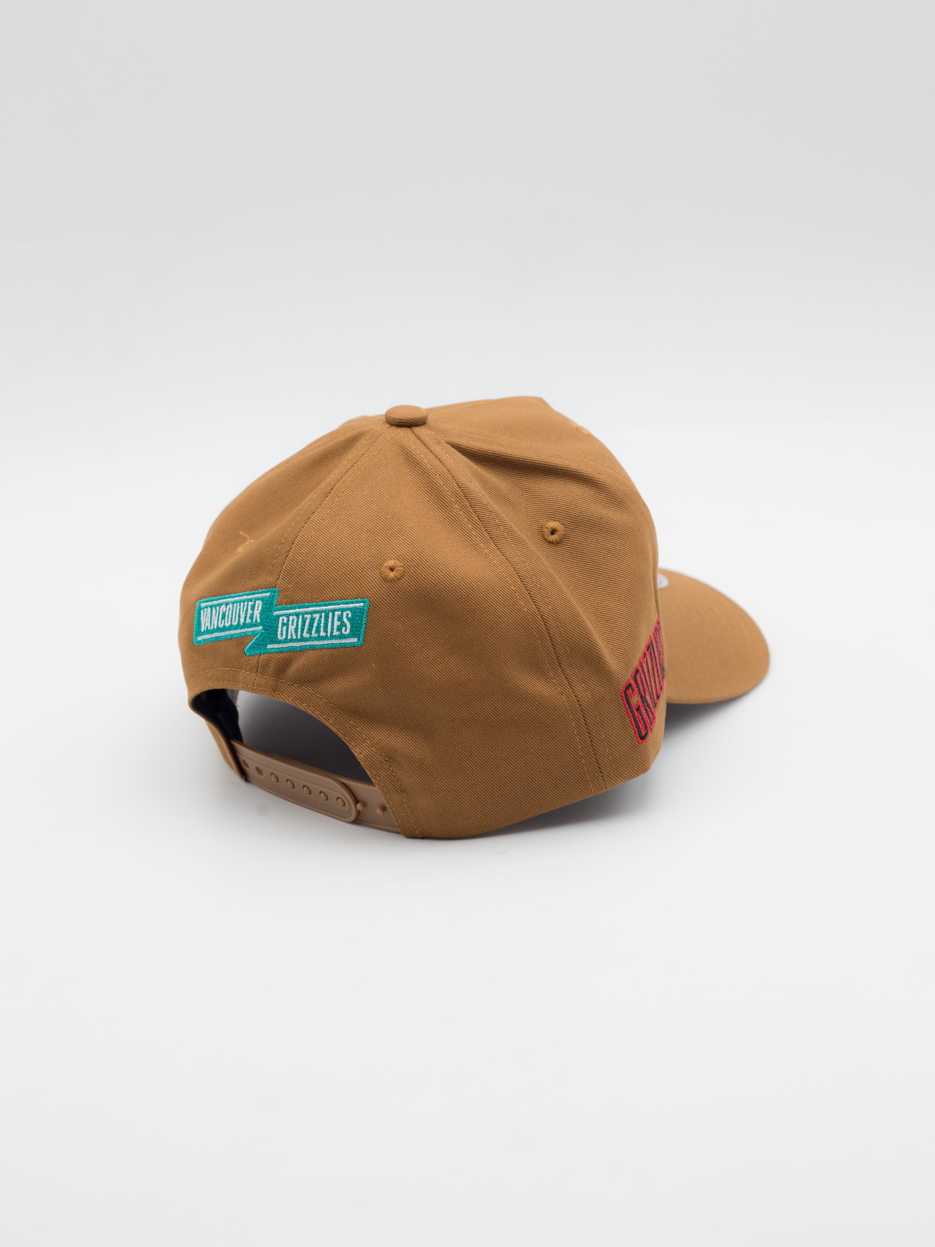 The Caddy Fit Vintage Vancouver Grizzlies Snapback Khaki