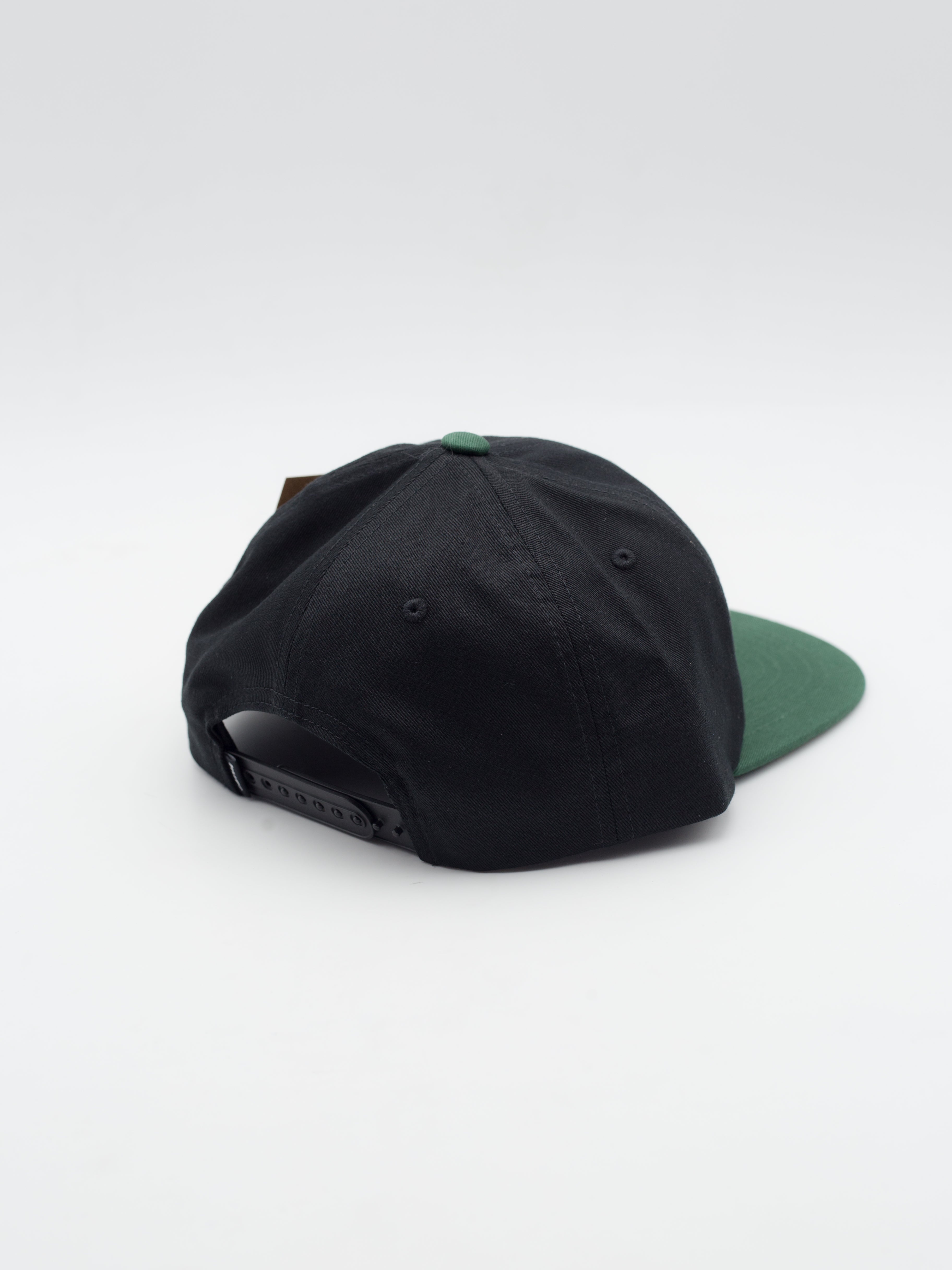 Bonnet à tête de mort avec contours