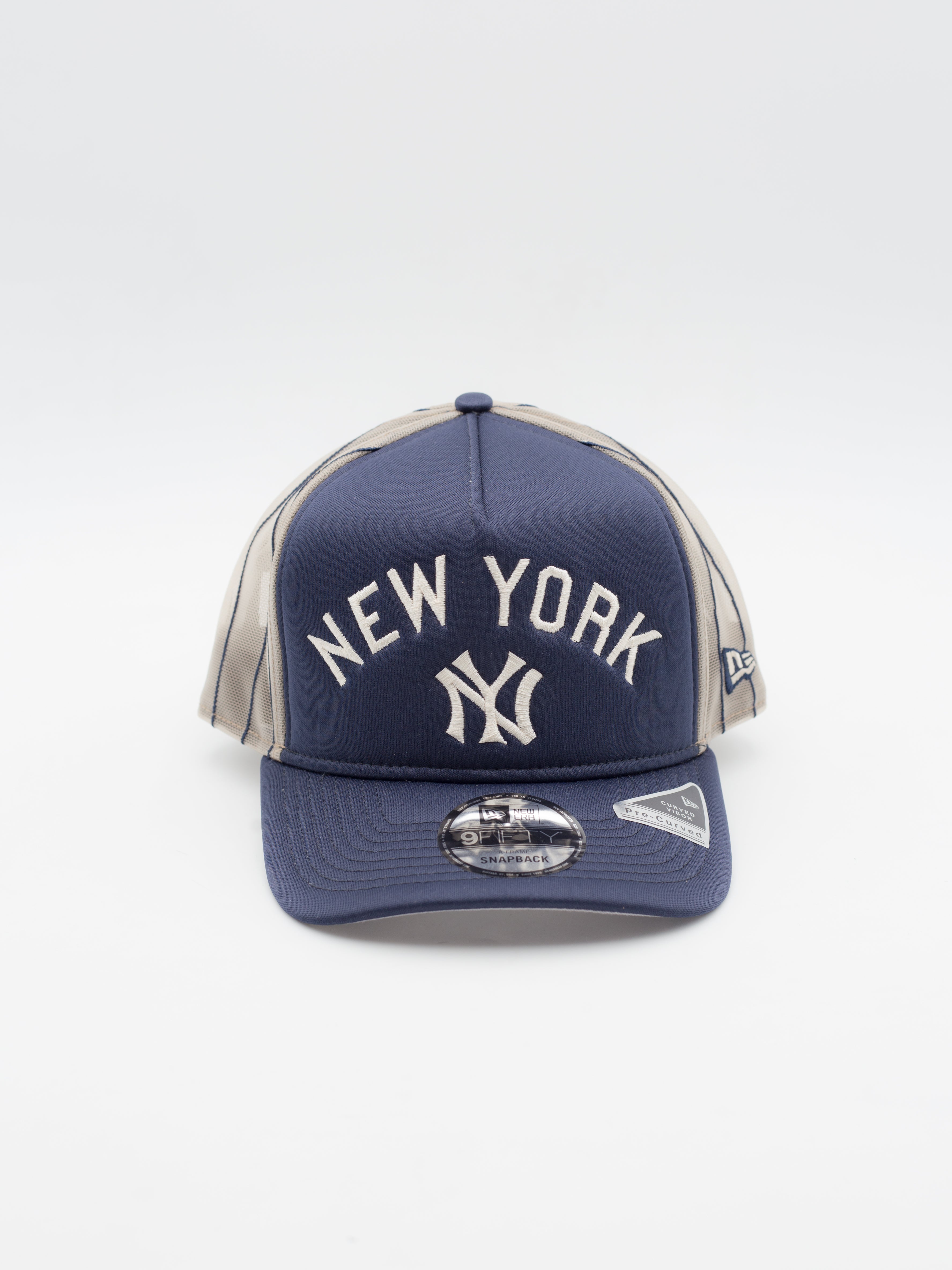 9FIFTY Arched New York Yankees Trucker