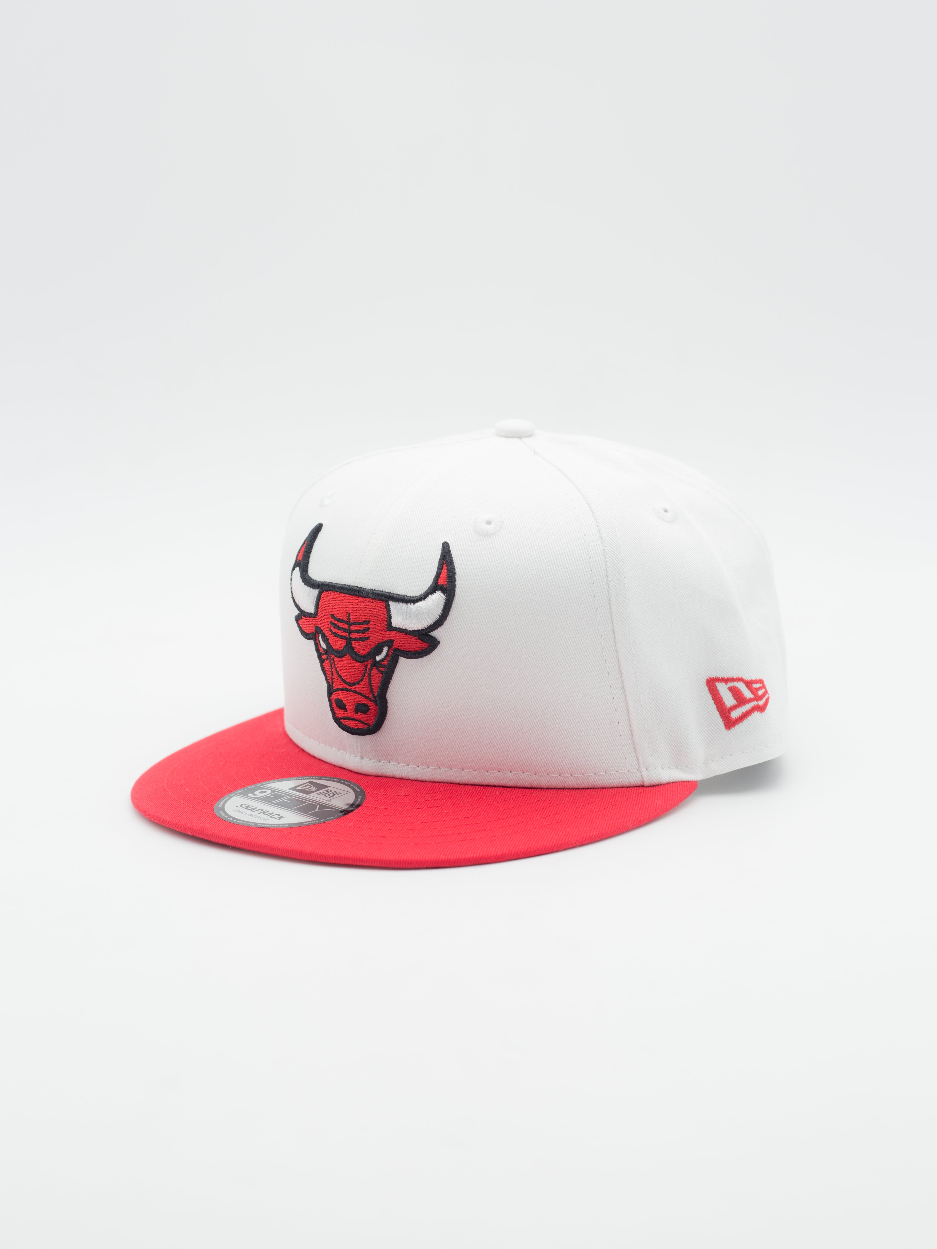 Gorra plana blanca y roja snapback 9FIFTY White Crown de Chicago Bulls NBA  de New Era